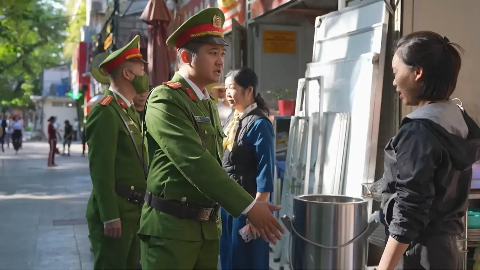 Phường Cửa Nam không để vi phạm làm cản trở giao thông